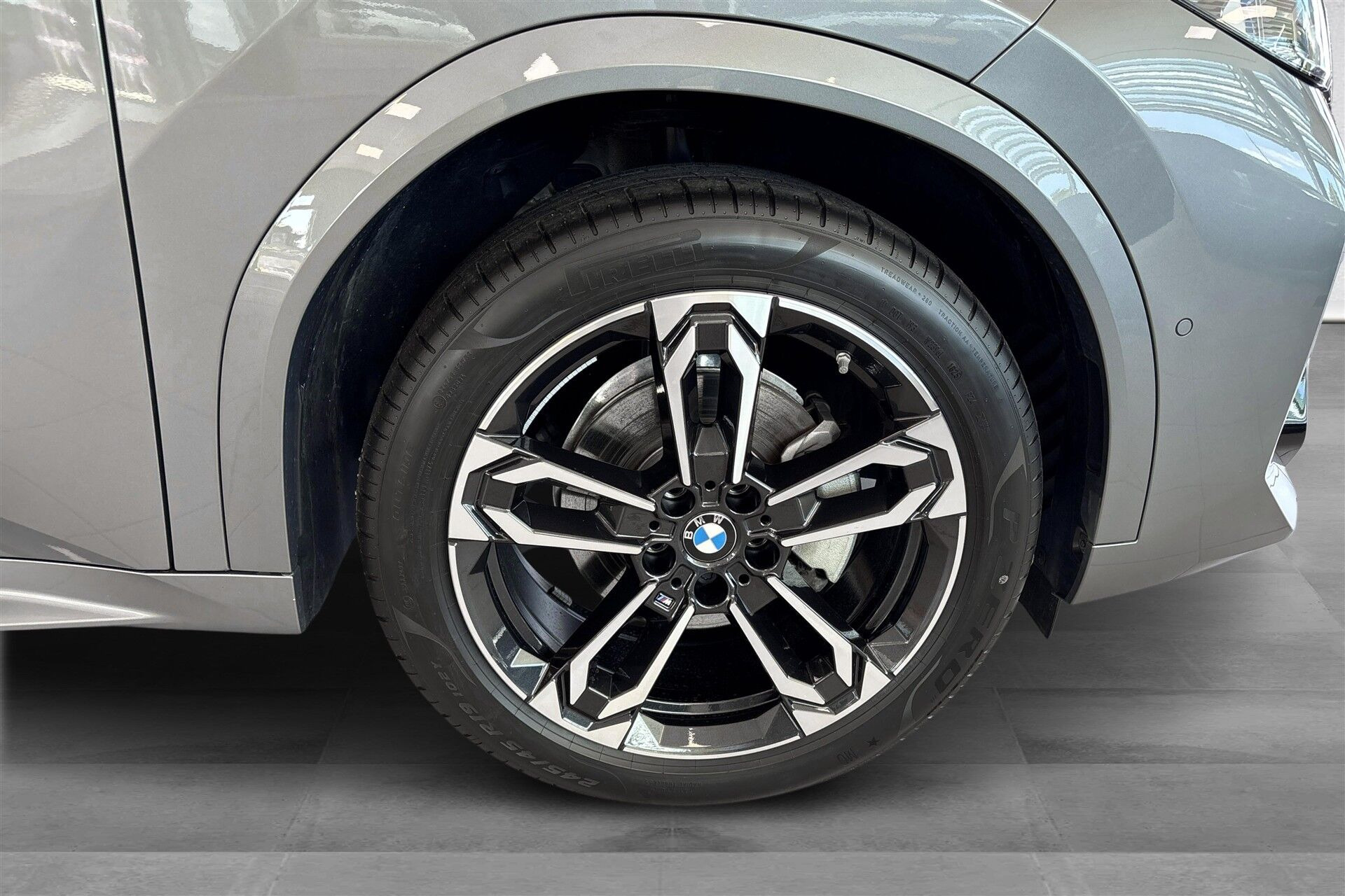 Grå BMW iX2 fra 2026