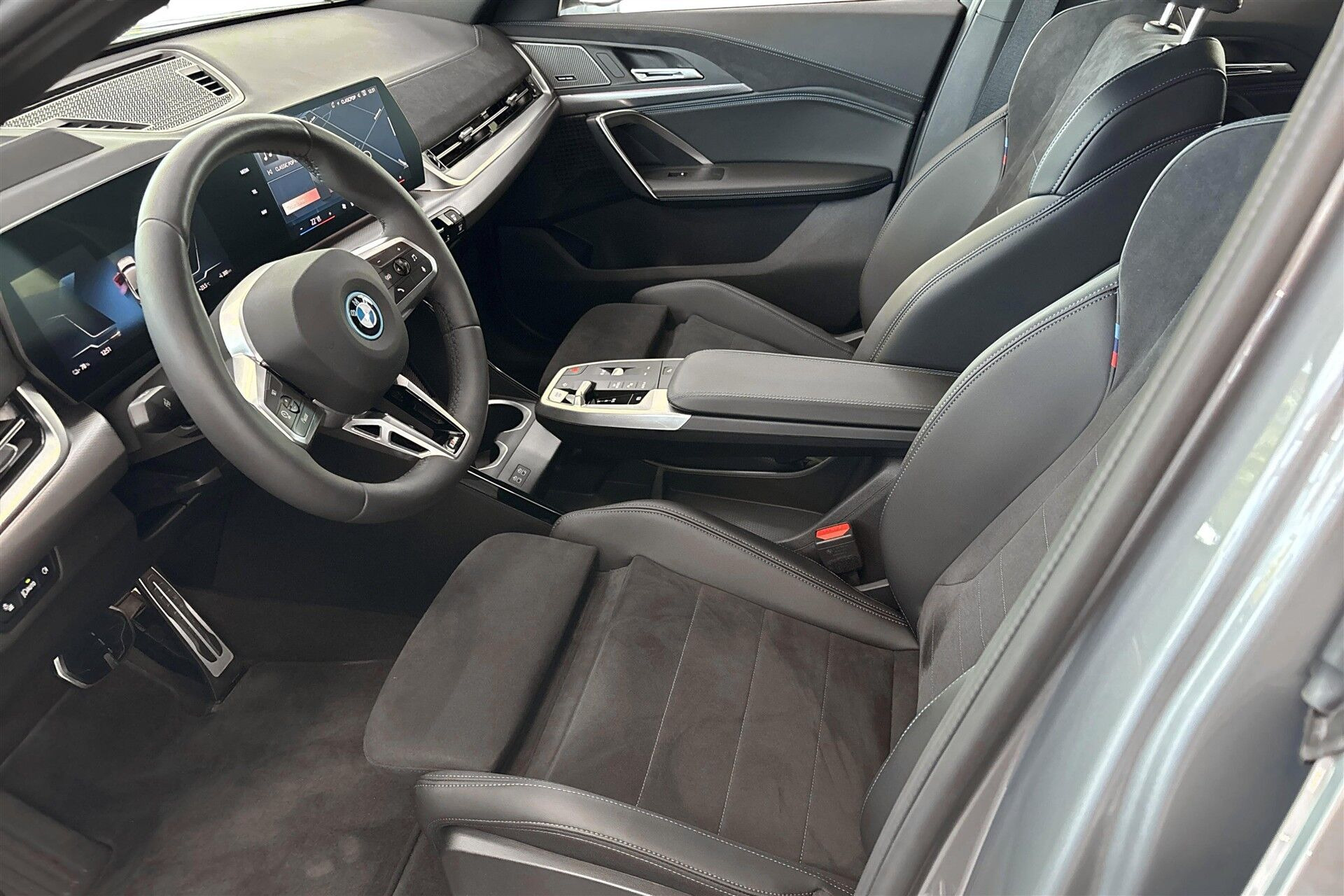 Grå BMW iX2 fra 2026