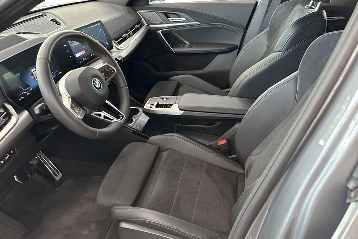 Grå BMW iX2 fra 2026