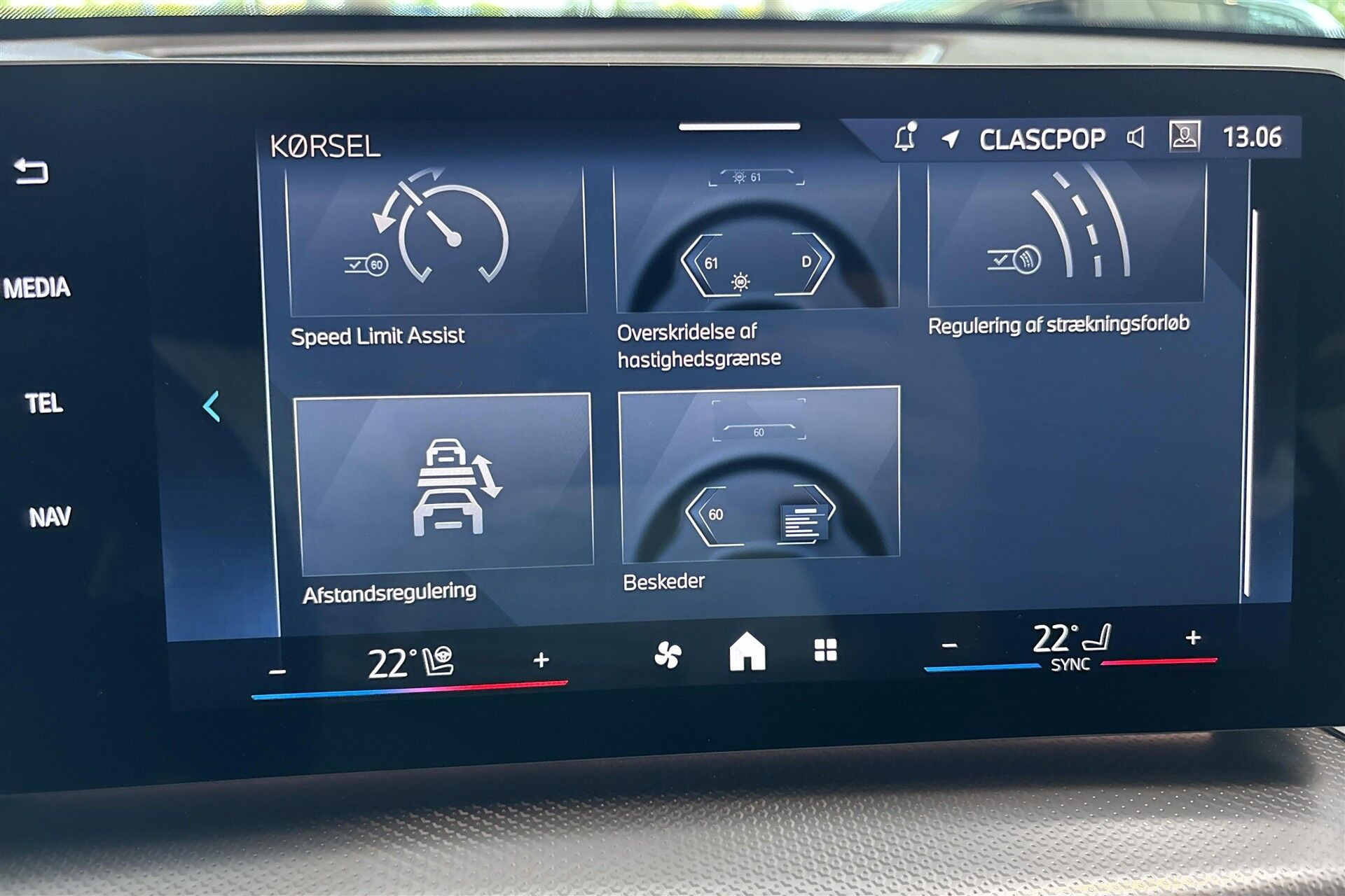 Grå BMW iX2 fra 2026