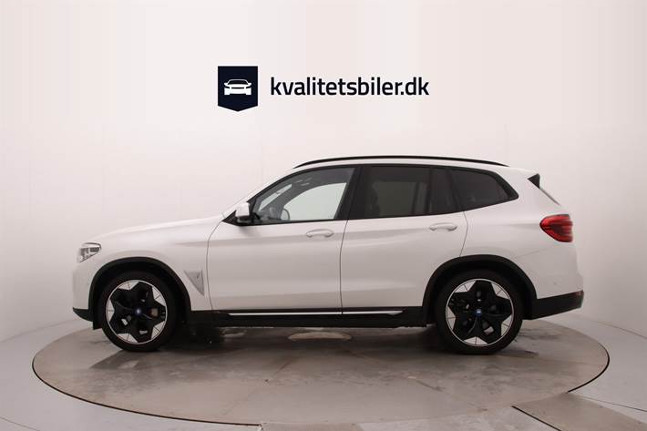 Hvid BMW iX3 fra 2021