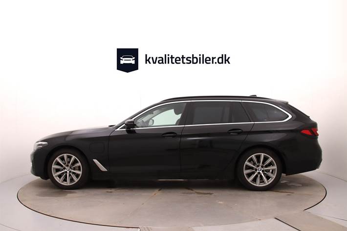 Sort BMW 530e fra 2021
