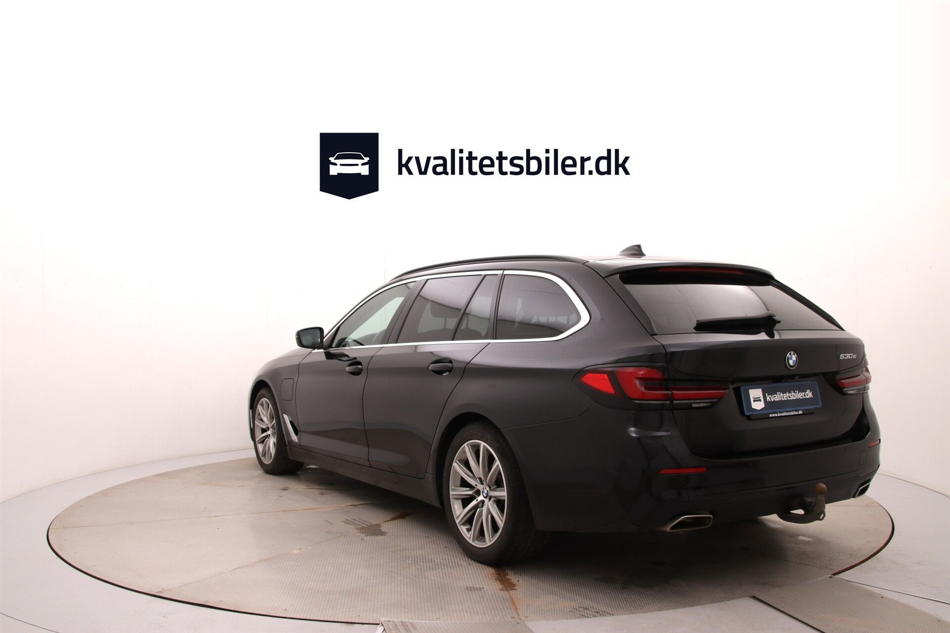 Sort BMW 530e fra 2021