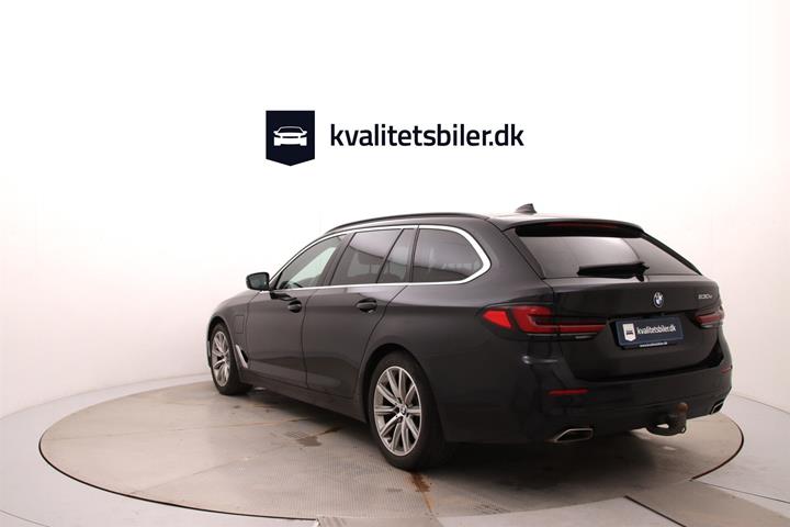 Sort BMW 530e fra 2021