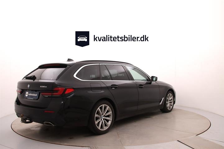 Sort BMW 530e fra 2021