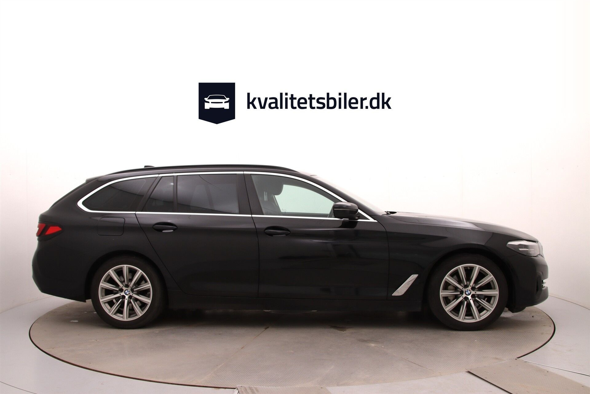 Sort BMW 530e fra 2021