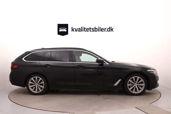 Sort BMW 530e fra 2021
