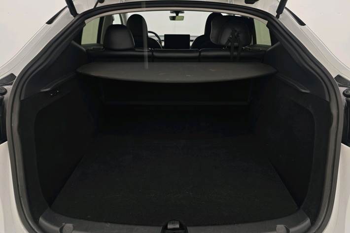 Hvid Tesla Model Y fra 2022