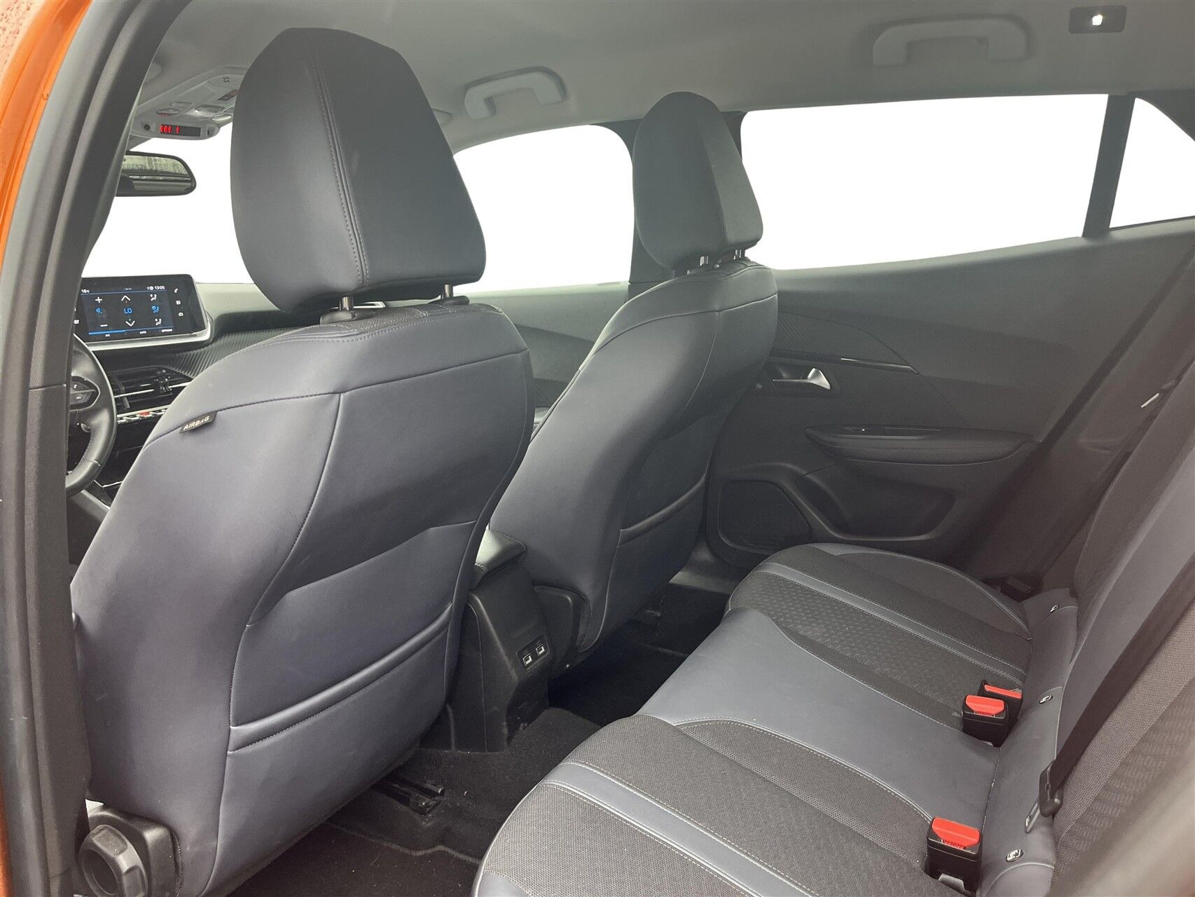 Orange Peugeot 2008 fra 2020