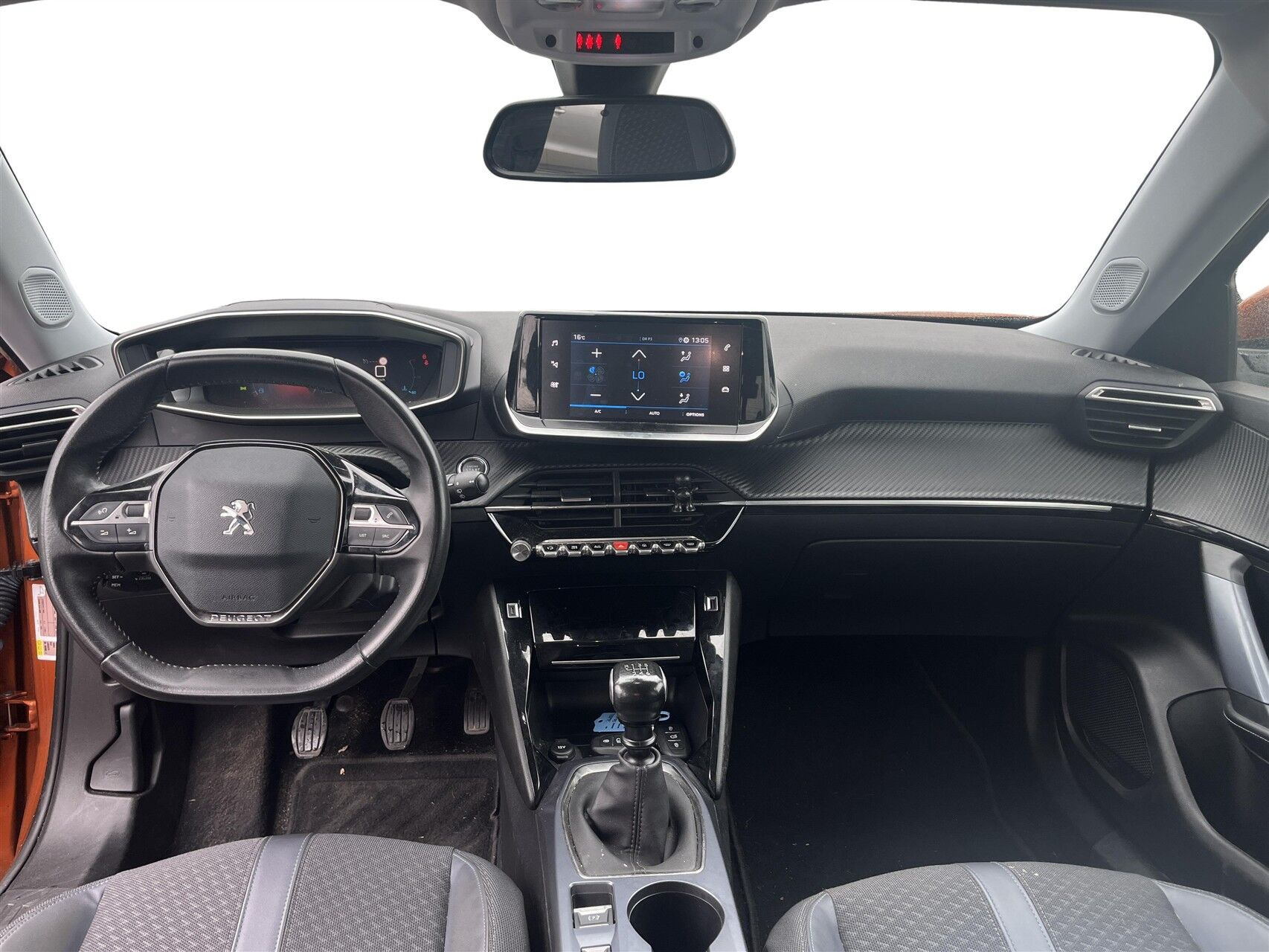 Orange Peugeot 2008 fra 2020