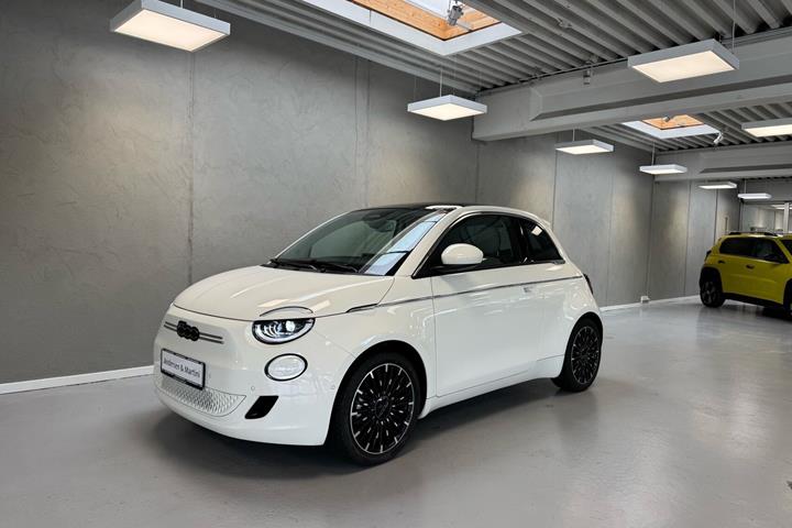 Hvid Fiat 500e fra 2023