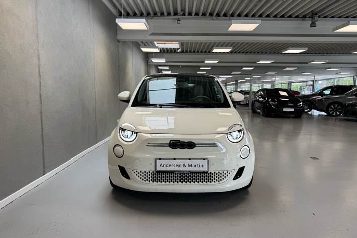 Hvid Fiat 500e fra 2023