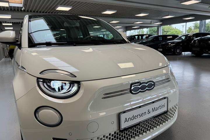 Hvid Fiat 500e fra 2023