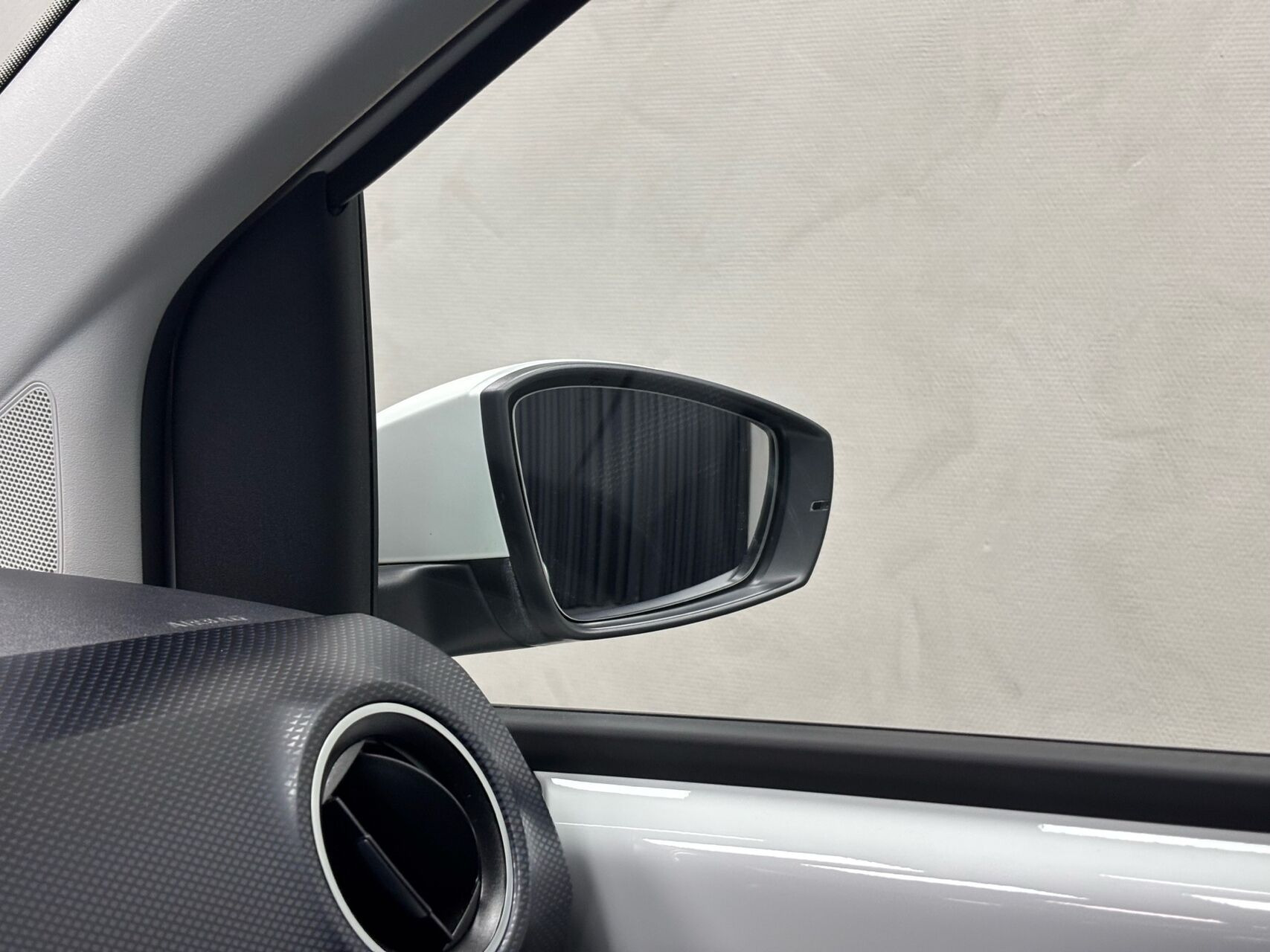Hvid VW e-up fra 2021
