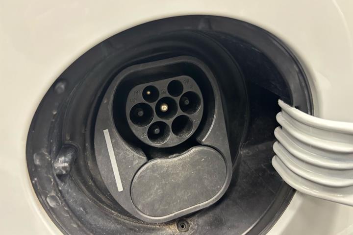 Hvid VW e-up fra 2021