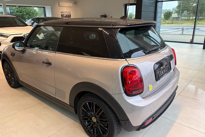 Brun Mini Cooper fra 2022