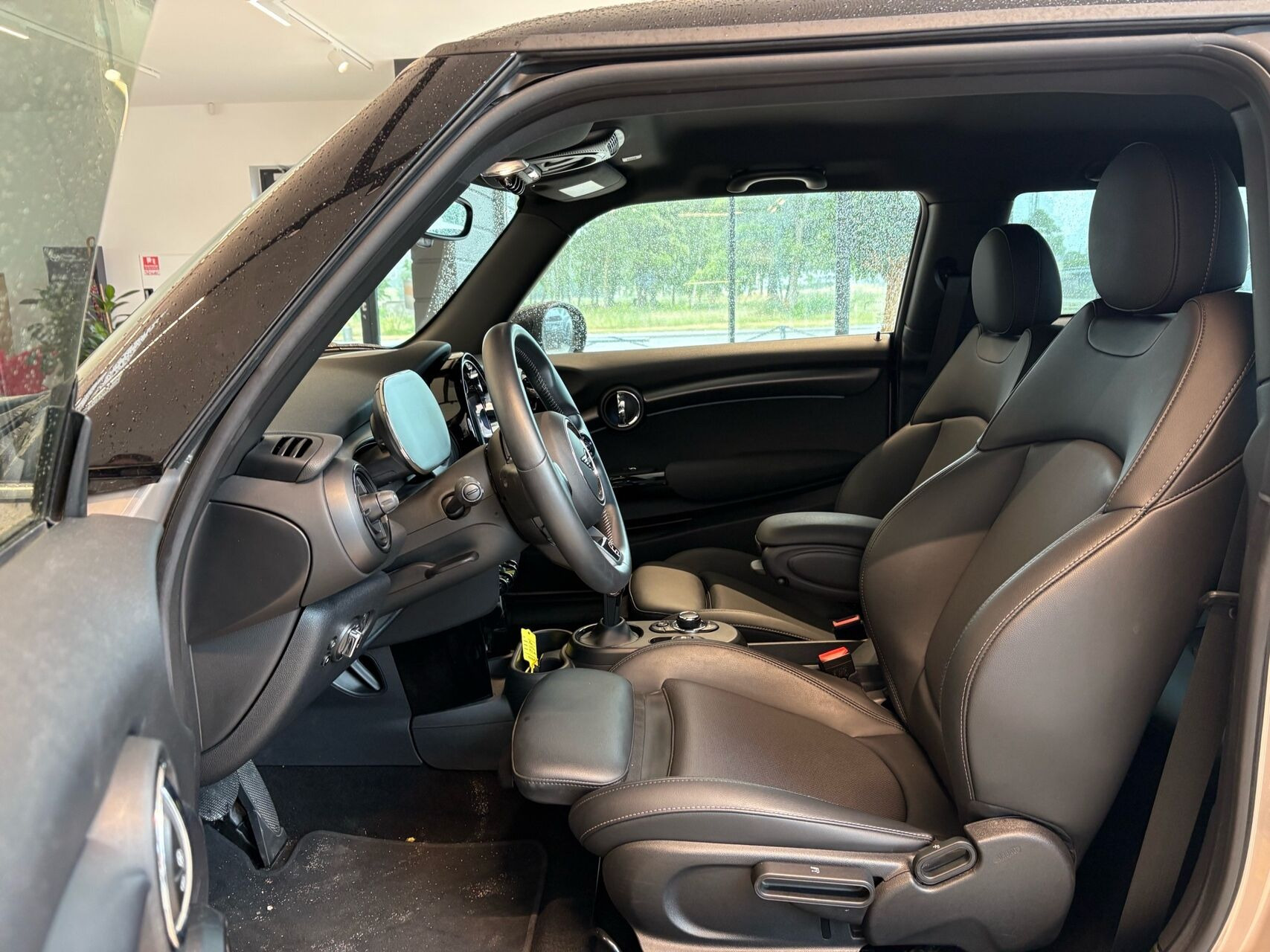 Brun Mini Cooper fra 2022