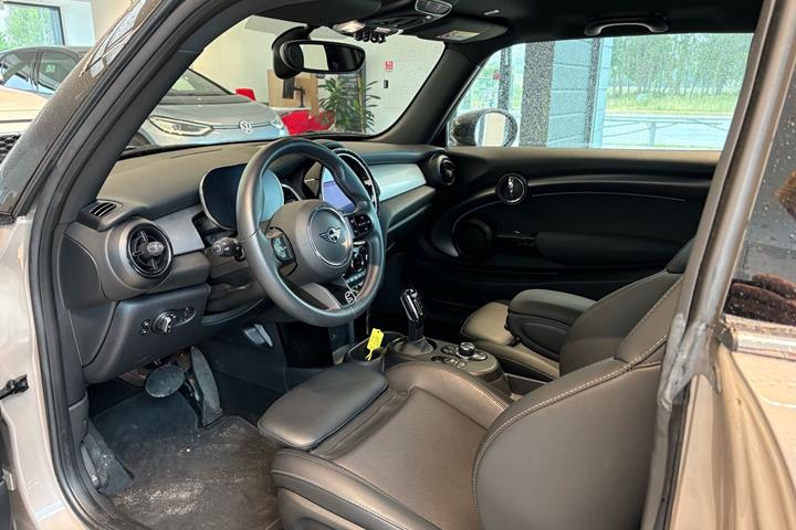 Brun Mini Cooper fra 2022