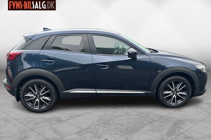 Blå Mazda CX-3 fra 2018