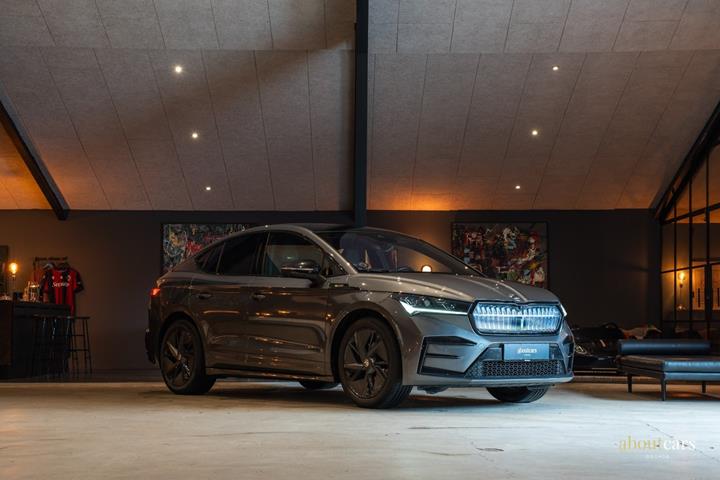Grå Skoda Enyaq fra 2022
