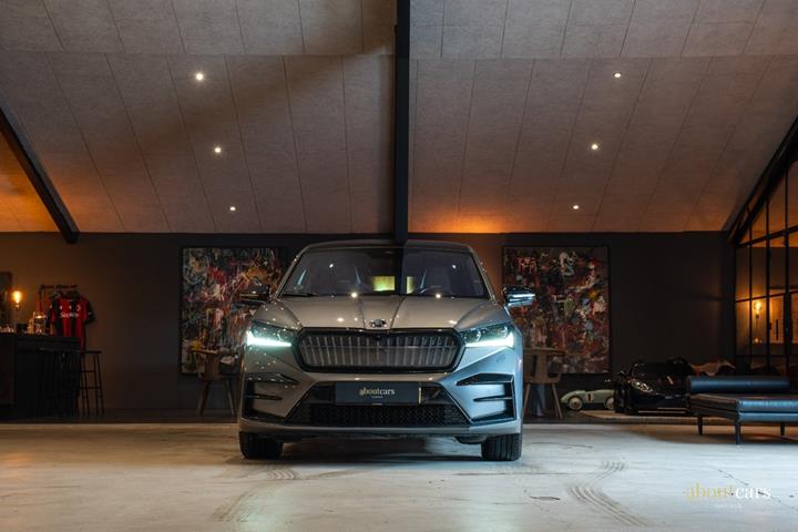 Grå Skoda Enyaq fra 2022