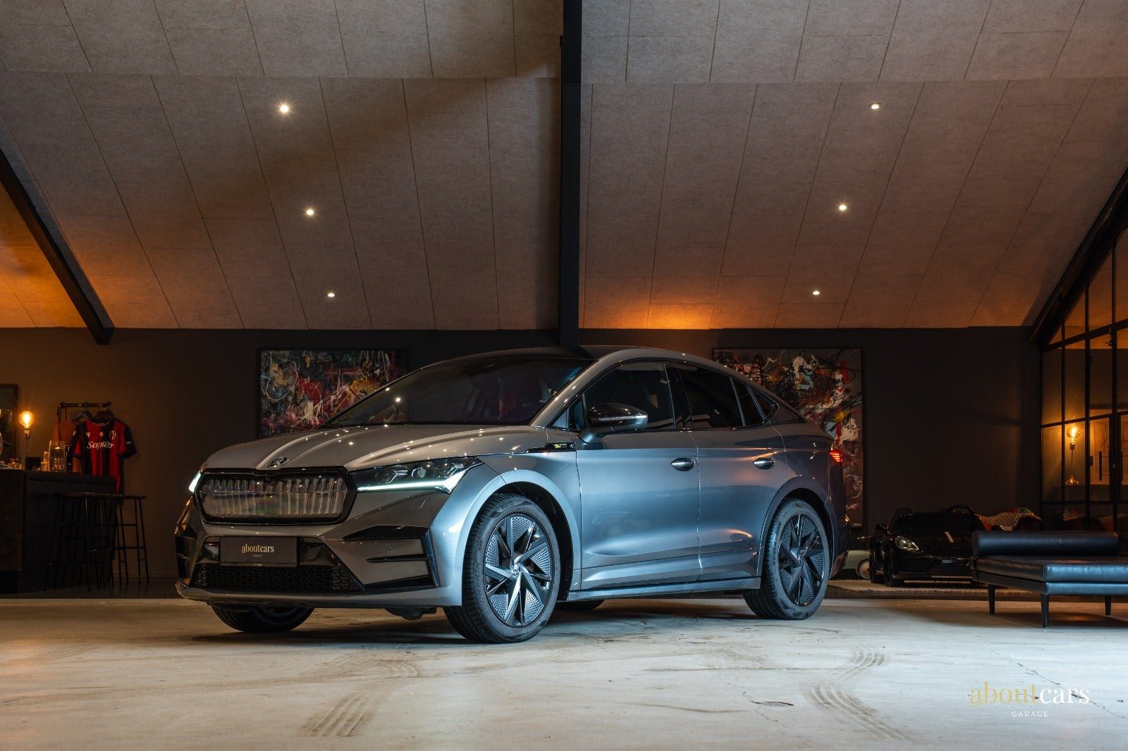 Grå Skoda Enyaq fra 2022