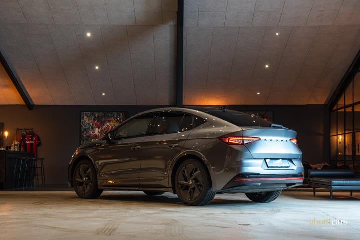 Grå Skoda Enyaq fra 2022