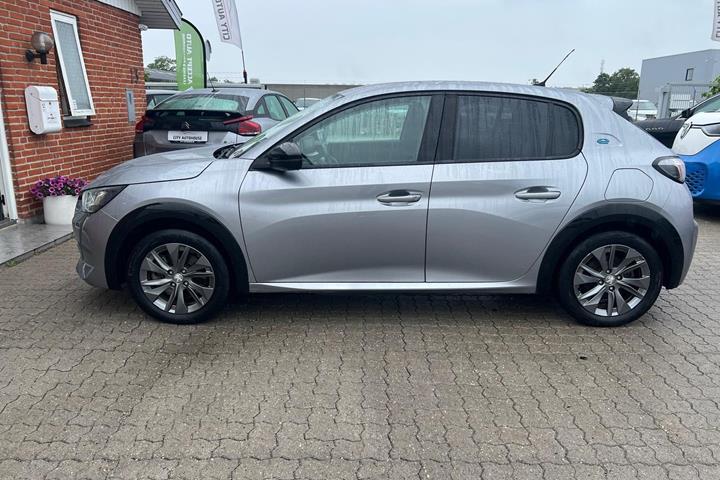 Sølv Peugeot e-208 fra 2022