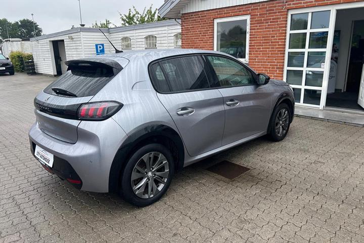Sølv Peugeot e-208 fra 2022