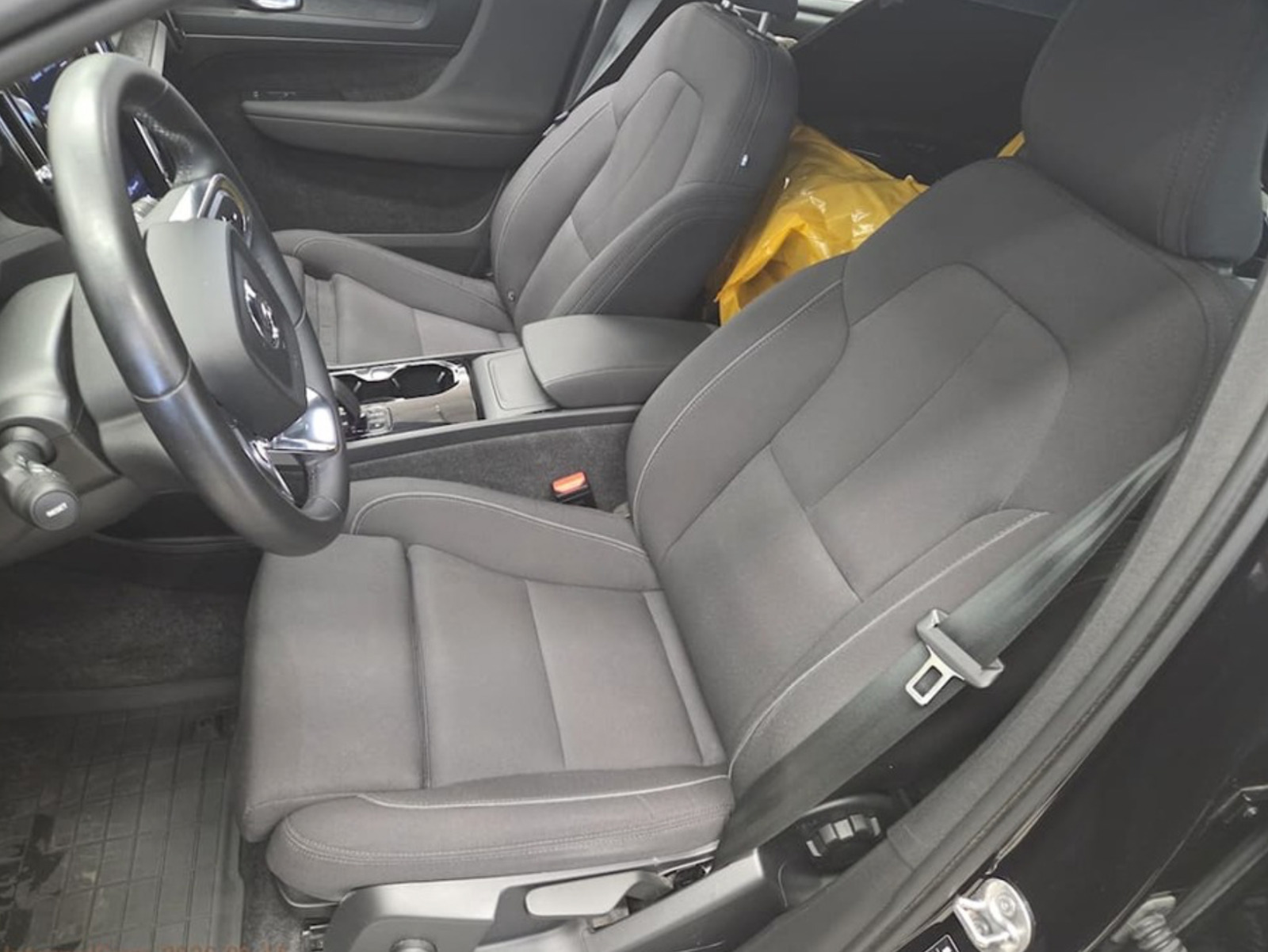 Sort Volvo XC40 fra 2023