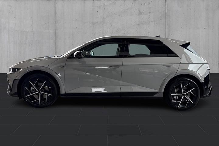 Grå Hyundai Ioniq 5 fra 2026