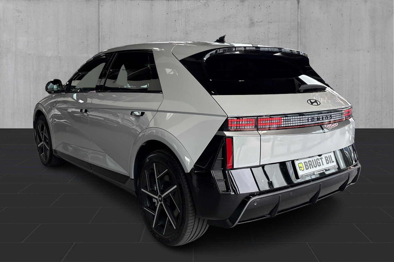 Grå Hyundai Ioniq 5 fra 2026
