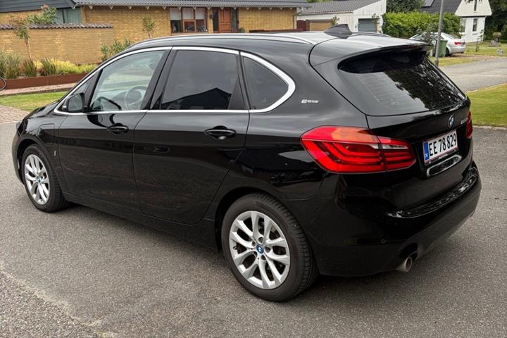 Sort BMW 225xe fra 2018