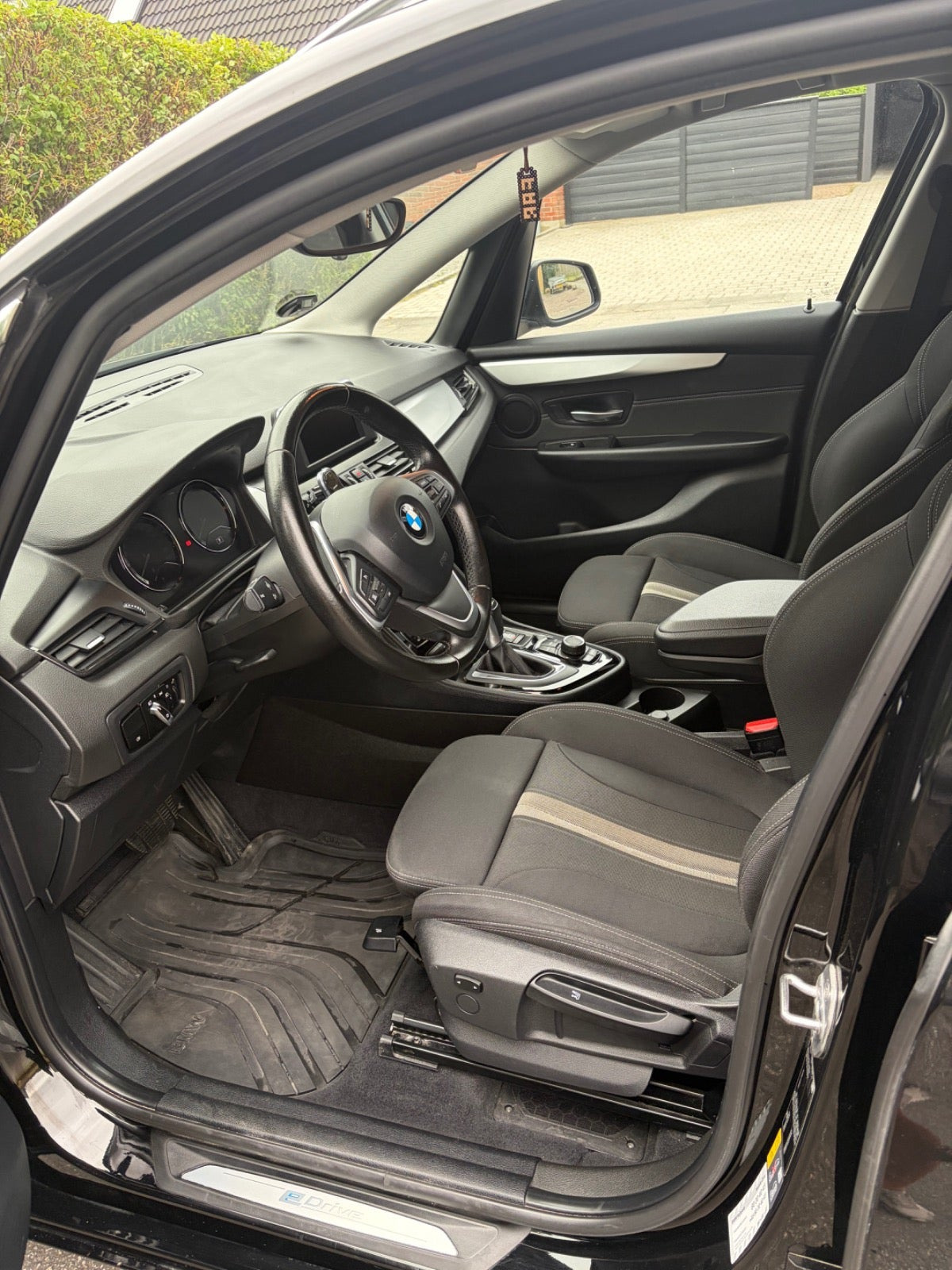 Sort BMW 225xe fra 2018