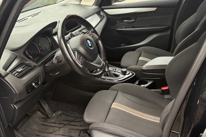 Sort BMW 225xe fra 2018