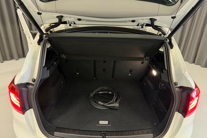 Hvid BMW 225xe fra 2019