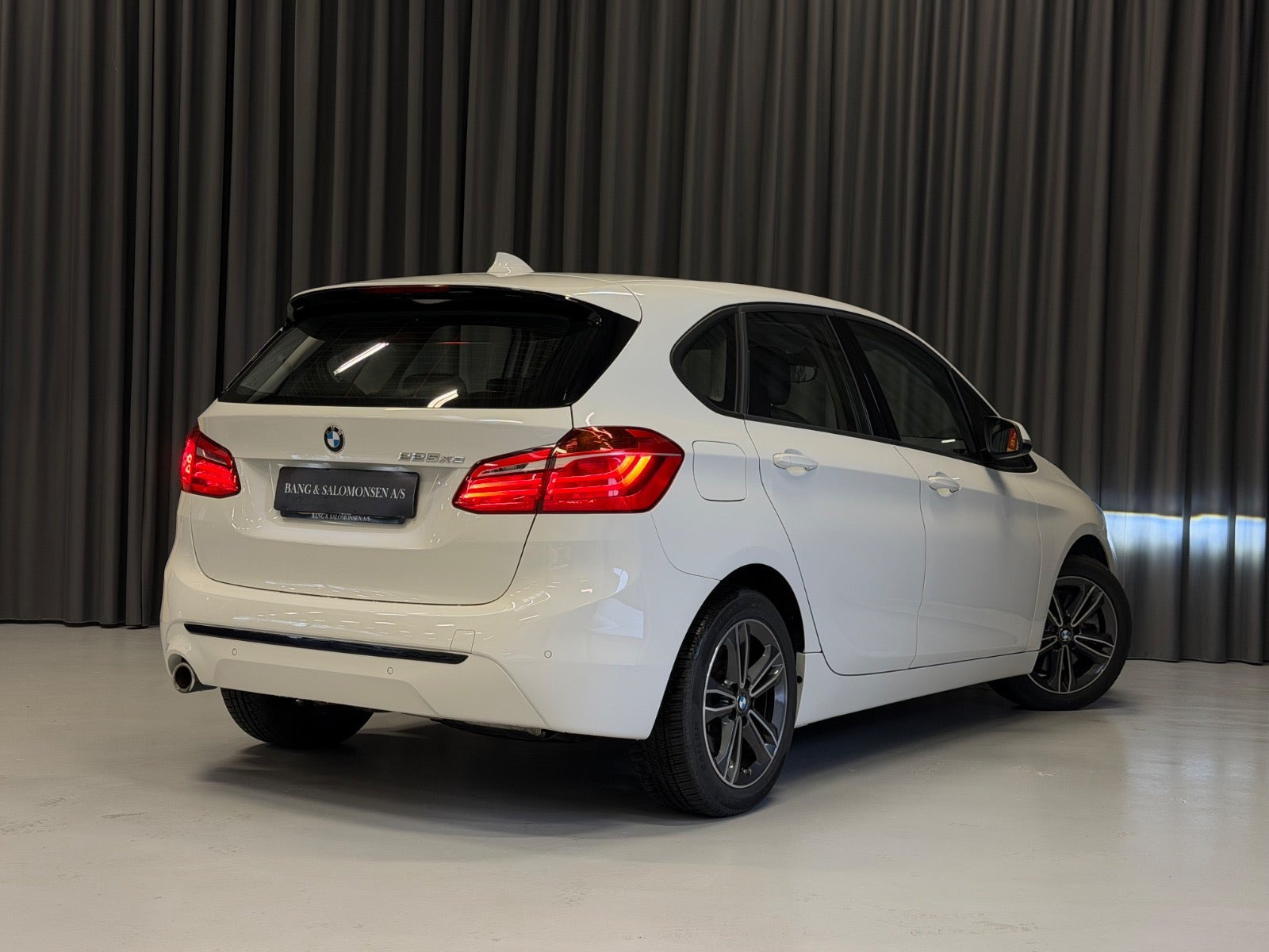 Hvid BMW 225xe fra 2019