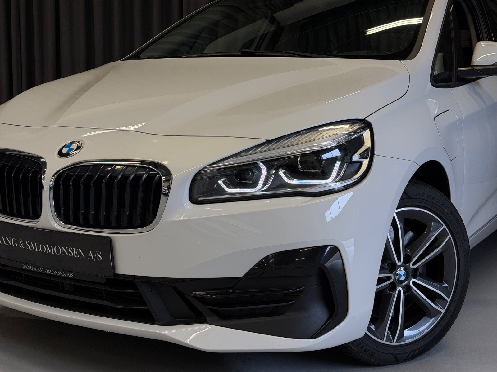 Hvid BMW 225xe fra 2019