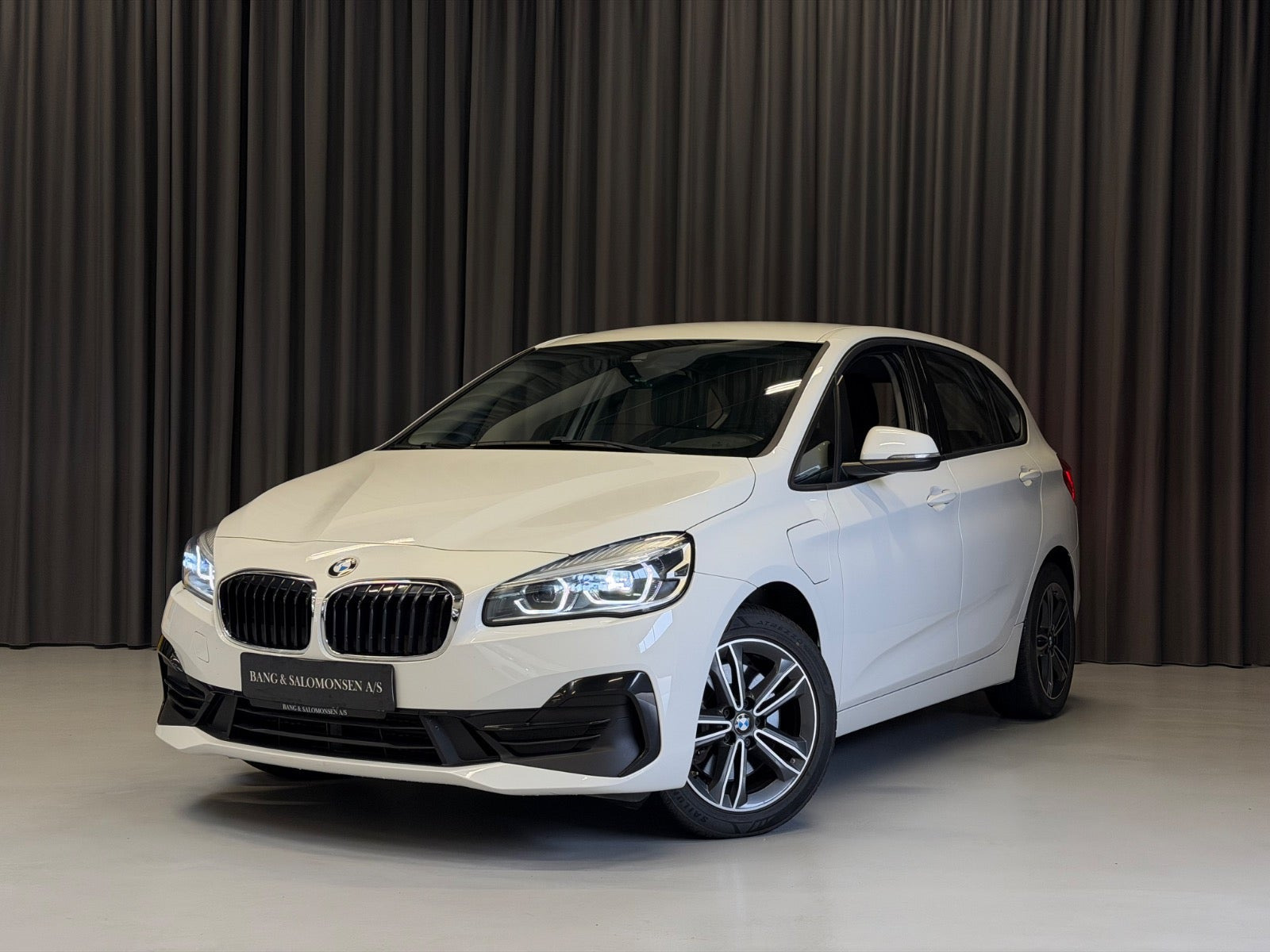 Hvid BMW 225xe fra 2019