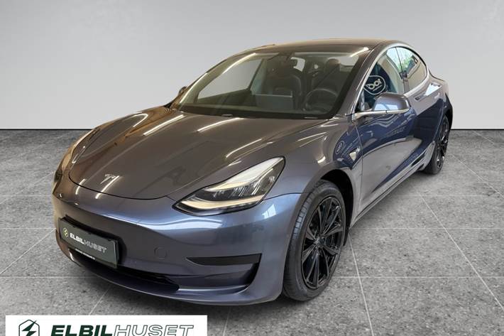 Grå Tesla Model 3 fra 2020