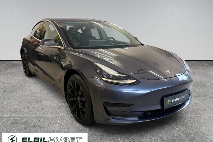 Grå Tesla Model 3 fra 2020
