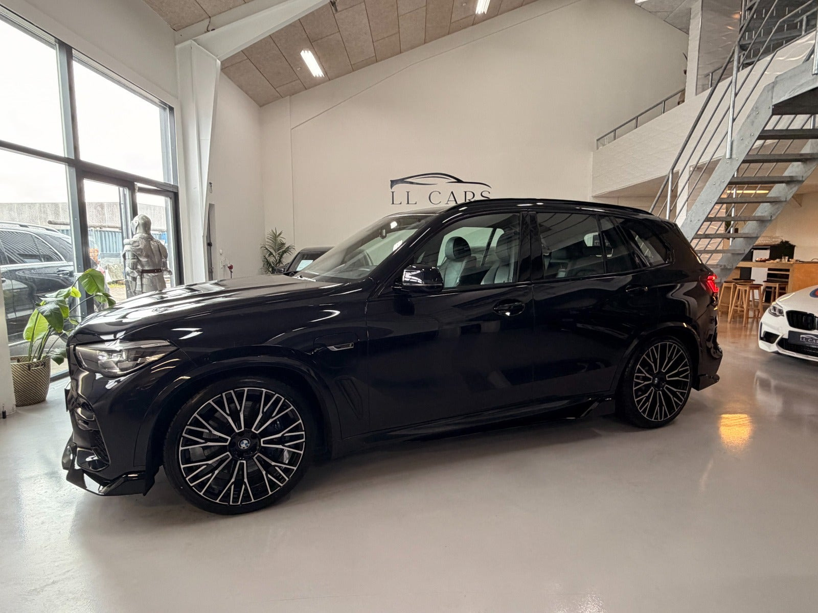 Sort BMW X5 fra 2022
