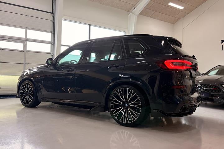 Sort BMW X5 fra 2022