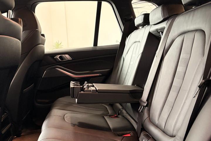 Sort BMW X5 fra 2022