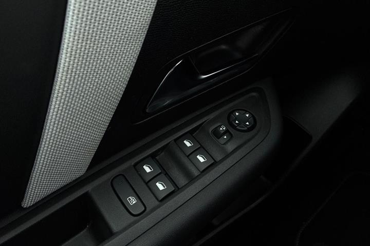 Blå Citroën ë-C4 fra 2024