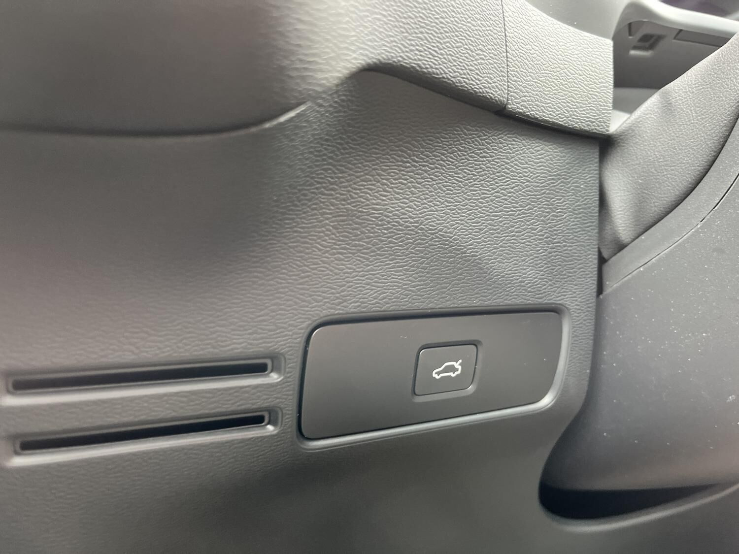 Grå Volvo EX40 fra 2025