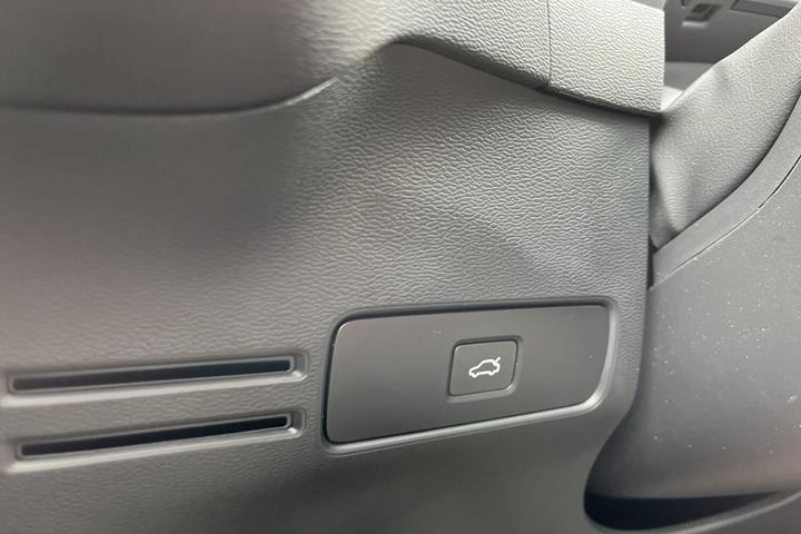 Grå Volvo EX40 fra 2025