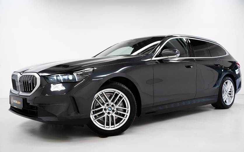 BMW i5 eDrive40 Touring Fully Charged