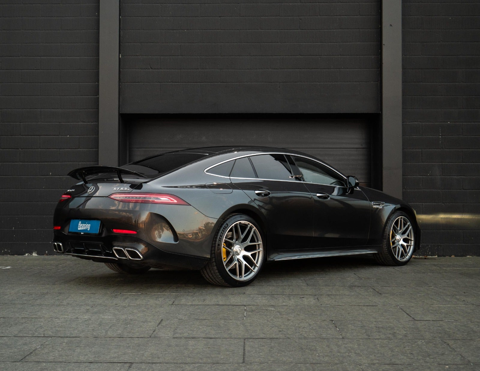 Grå Mercedes AMG GT 63 fra 2018