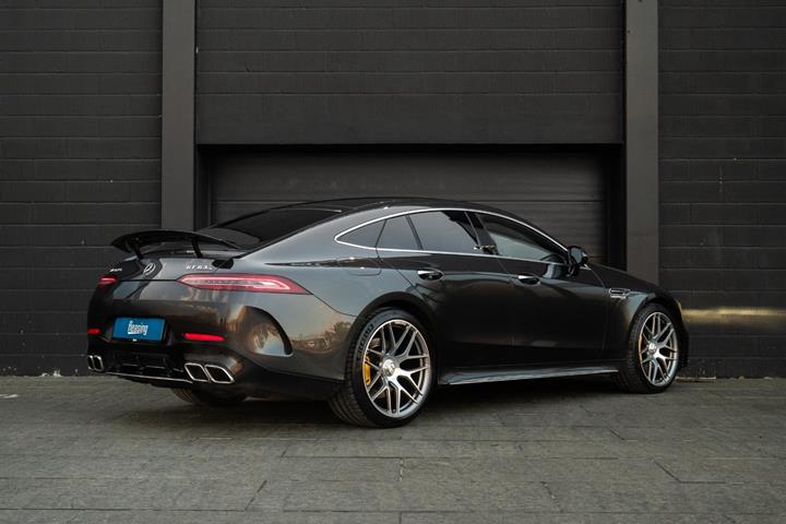Grå Mercedes AMG GT 63 fra 2018